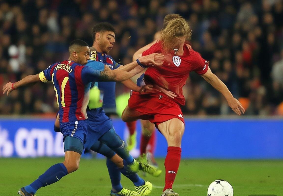 巴萨拜仁后卫对决：心理与战术心理战