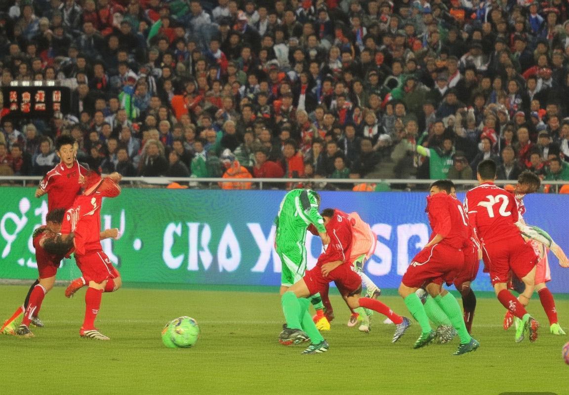 2017中超上港国安焦点对决：火花四溅经典回顾